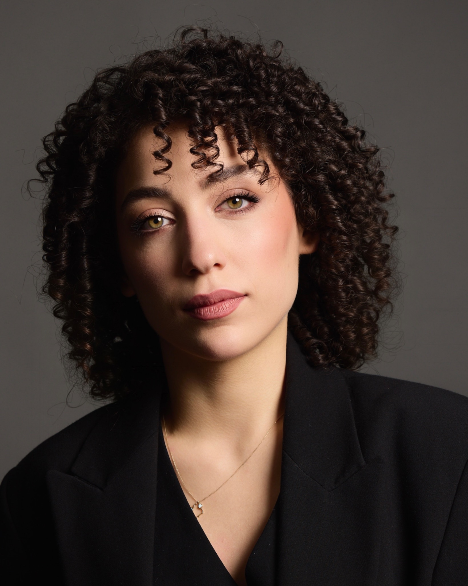 Portrait of Mae, professional makeup artist and founder of MAE Paris Makeup.